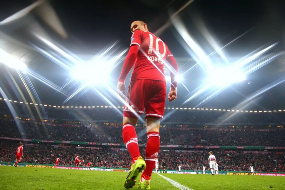 亚眠年轻后卫崭露头角,法甲后防新星备受期待  亚眠年轻后卫崭露头角,法甲后防新星备受期待